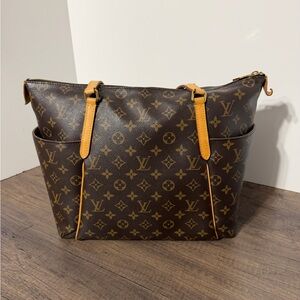 Louis Vuitton Totally MM Tote Bag
